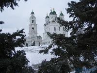Пречистенская колокольня и собор Успения Пресвятой Богородицы в зимнее время